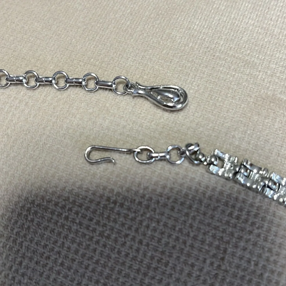Vintage “Coro” brand silver tone necklace. Exc vintage cond. Signed. - Picture 3 of 7